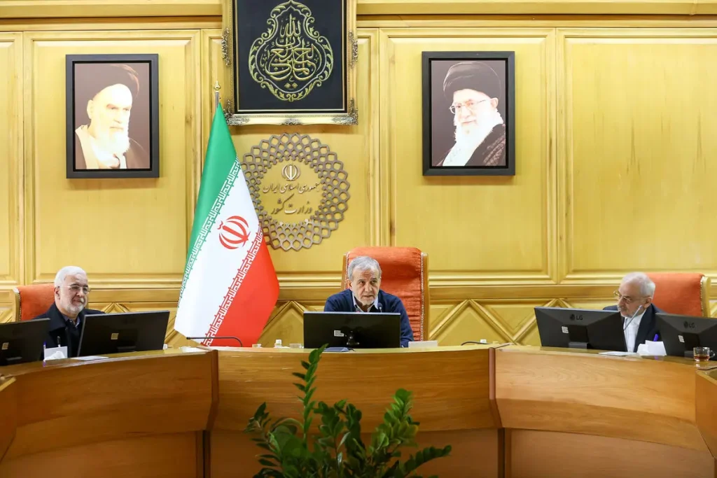رئیس جمهور در جریان آخرین وضعیت ناترازیهای انرژی قرار گرفت| پزشکیان: از شرایط سخت تامین برق و گاز عبور کردیم