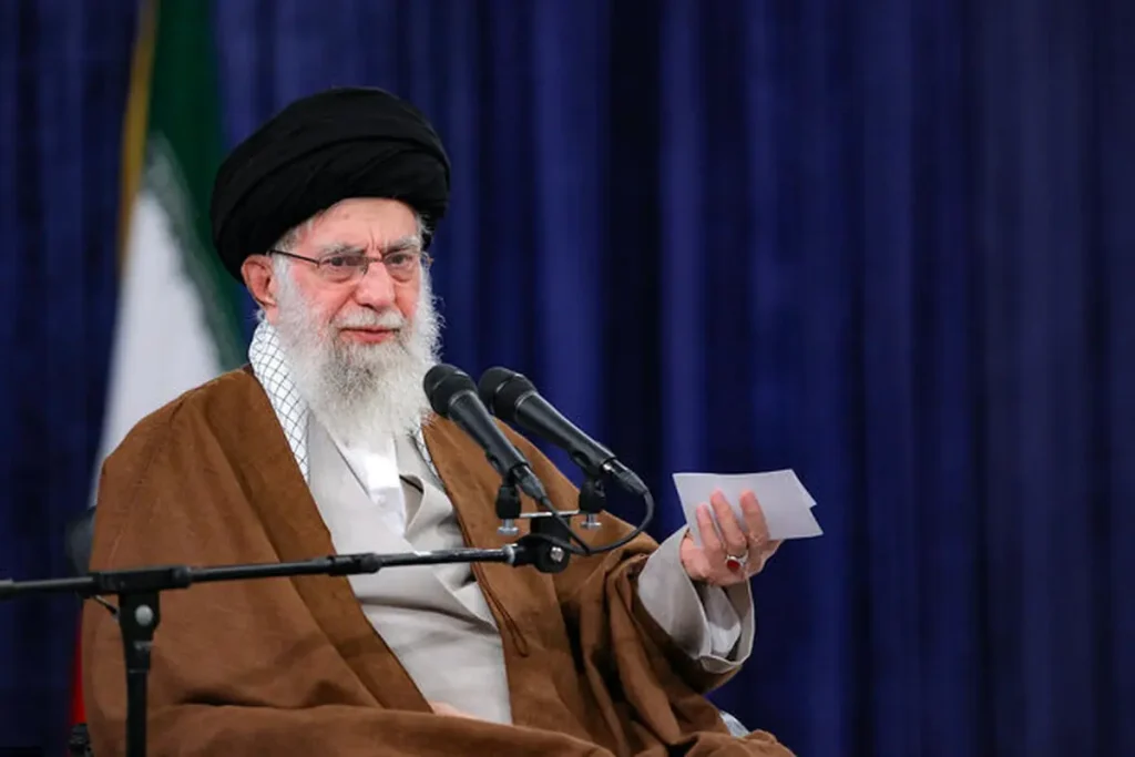 رهبر انقلاب: در برنامههای اعتکاف کاری کنید که روحیه معنوی در میان جوانان تثبیت بشود