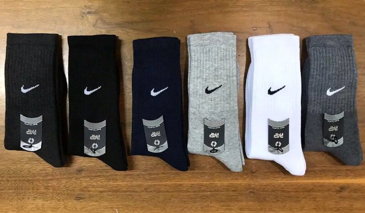 خلاقیت خنده دار همسر تنبل برای تعمیر جوراب سوراخ شوهرش حماسه ساز شد/ عکس