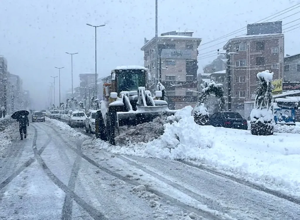 آغاز بارش برف شدید در این مناطق کشور امروز چهارشنبه 6 و فردا  7 فروردین
