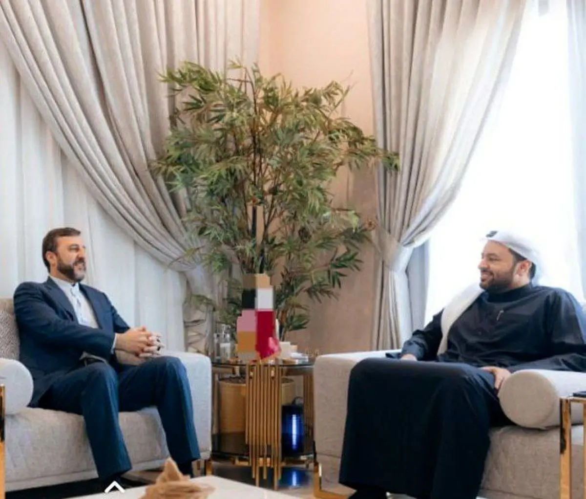 سفر غریب آبادی به دوحه و دیدار با مقامات قطری